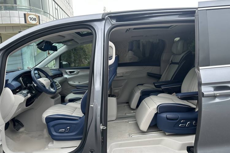 Used Roewe iMAX8 2021 400TGI Supreme Series Prestige Edition
