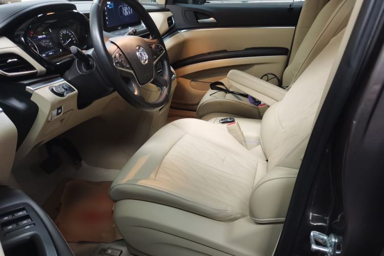 Used Buick GL8 2023 Facelifted Land Cruiser Executive Luxury Version