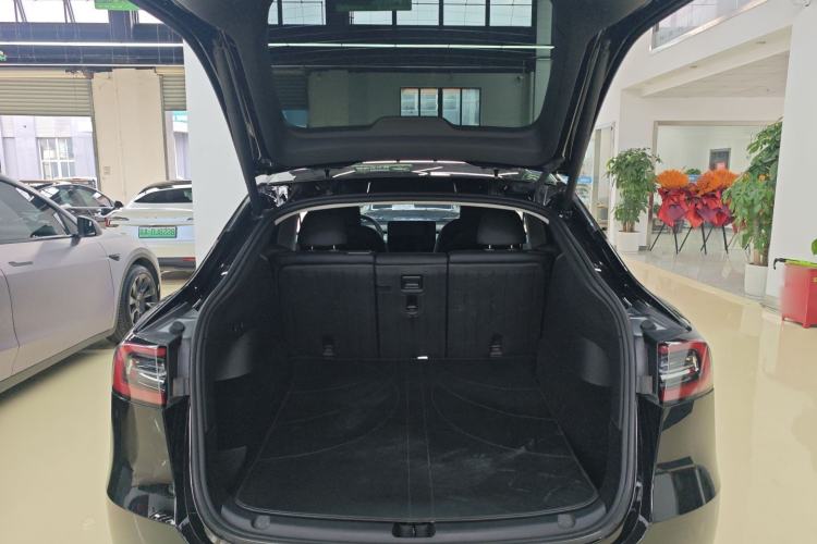 Used Tesla Model Y 2023 Rear-Wheel-Drive Version
