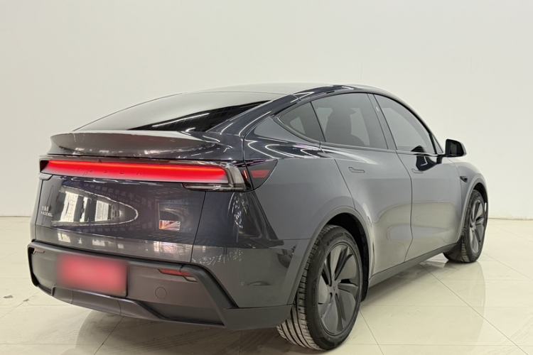 Used Tesla Model Y 2025 Long-Range All-Wheel-Drive Version