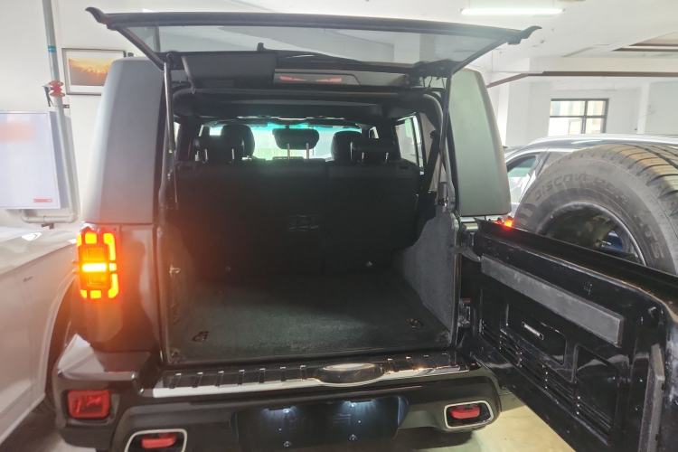 Used  BJ40 2018 PLUS 2.0T Automatic Four-Wheel Drive Urban Hunter Edition
