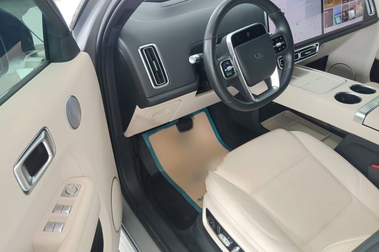 Used Li Auto L8 2023 Pro Model
