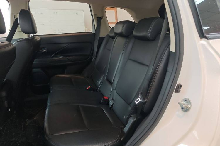 Used Mitsubishi Outlander 2018 2.0L Two-Wheel Drive Glory Edition 5 Seats
