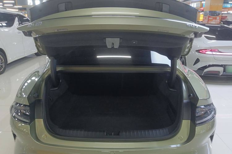 Used  SU7 2024 Rear-Drive Ultra-Long Range Advanced Pro-Level Intelligent Driving Version
