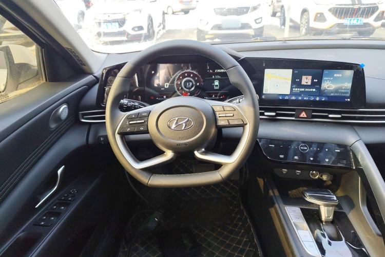 Used Hyundai Elantra 2022 1.5L CVT LUX Prestige Edition
