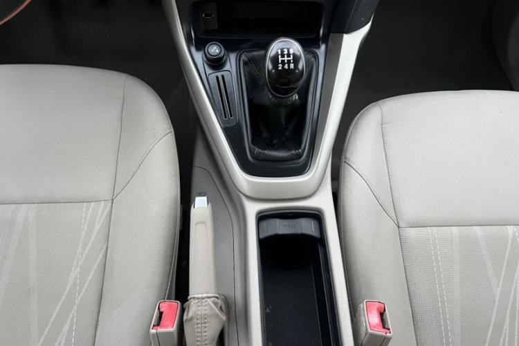 Used Ford Focus 2015 Sedan 1.6L Manual Comfort Model
