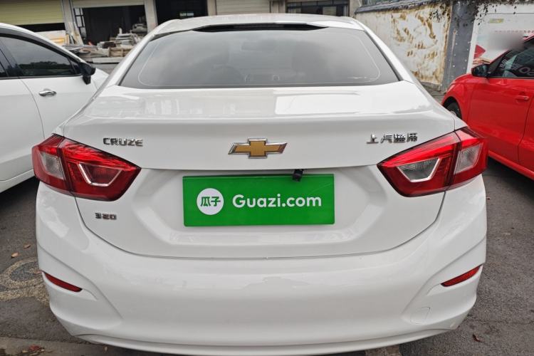 Used Chevrolet Cruze 2018 320 Automatic Pioneer Sunroof Edition
