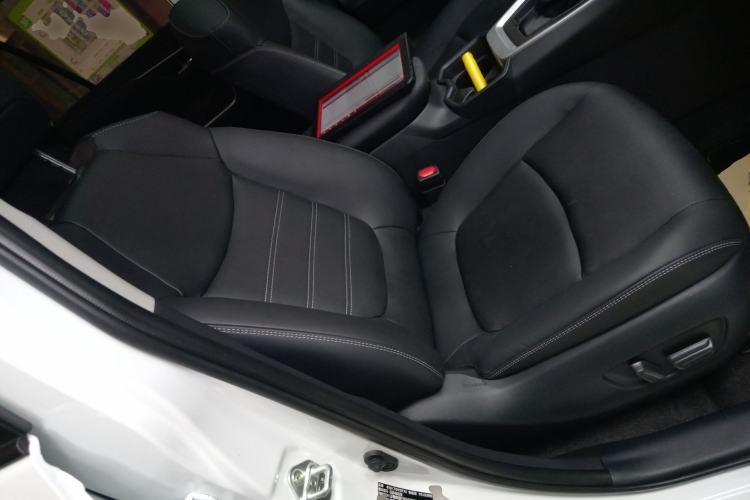 Used Toyota RAV4 2023 2.0L CVT Two-Wheel Drive 20th Anniversary Platinum Edition
