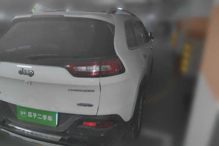 Used  Cherokee 2016 2.4L Leading Smart Version