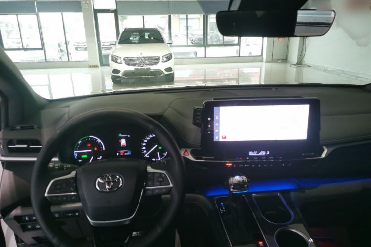 Used Toyota Sienna 2023 2.5L Hybrid Deluxe Edition
