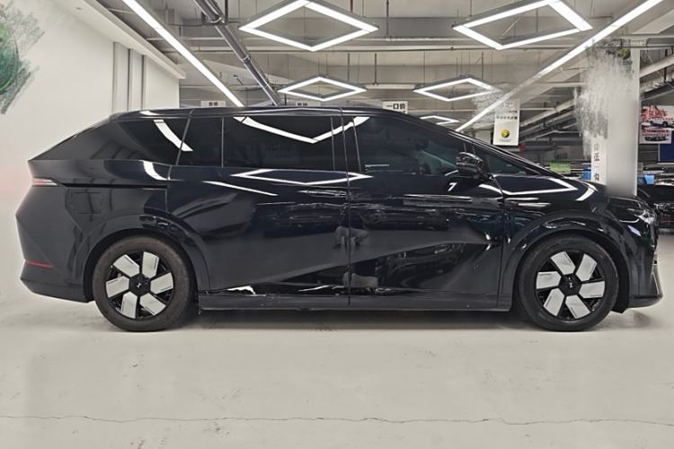Used XPeng X9 2024 702 Ultra-Long Range Max
