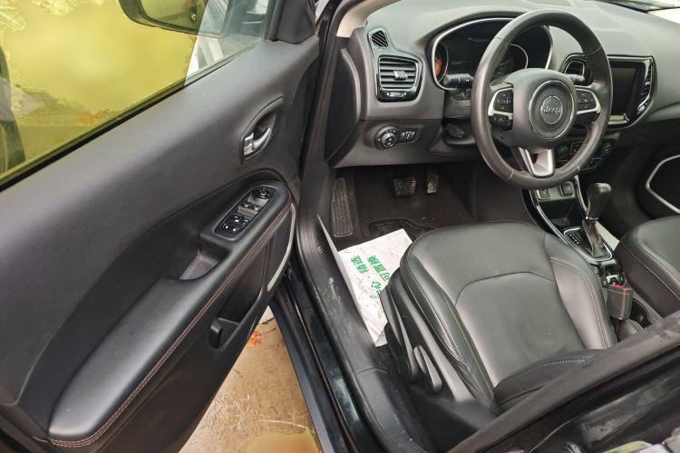 Used  Compass 2019 220T Automatic Family Edition
