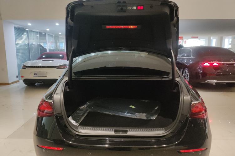 Used Mercedes-Benz E-Class New Energy 2024 E 350 e L Plug-in Hybrid Sedan
