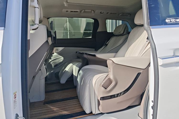 Used Denza D9 2022 DM-i 970 Four-Wheel Drive Prestige Model
