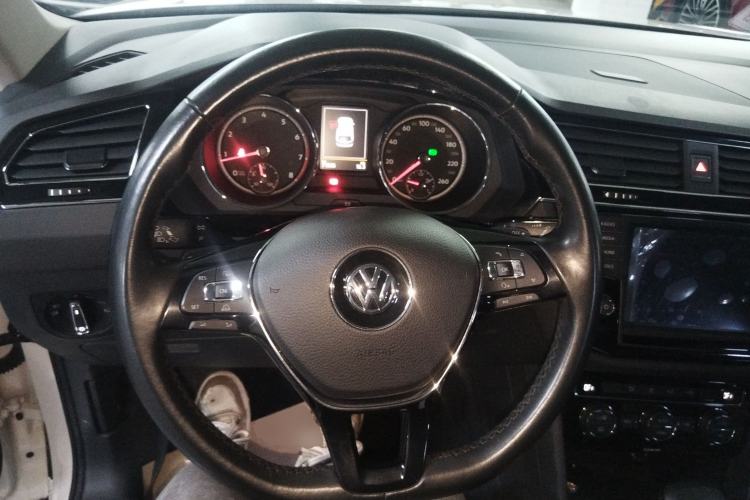 Used Volkswagen Tiguan L 2017 330TSI Automatic Two-Wheel Drive Comfort Edition
