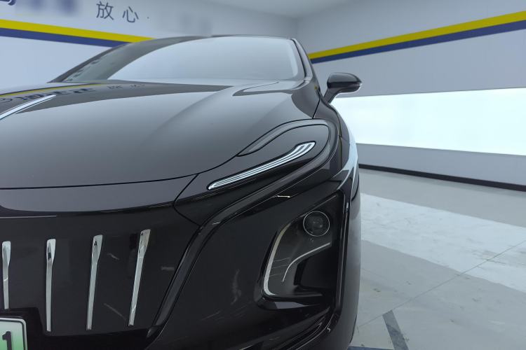 Used Hongqi E-QM5 2023 Base Travel Edition
