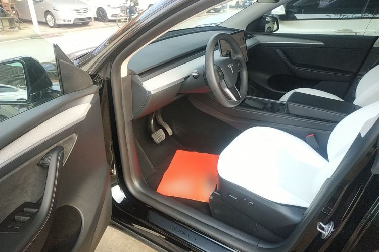 Used Tesla Model Y 2023 Rear-Wheel-Drive Version
