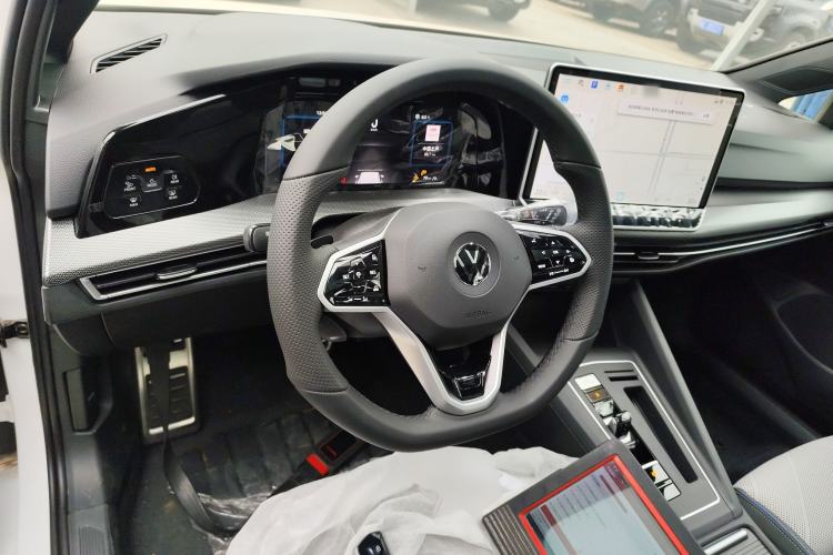 Used Volkswagen Golf 2025 300TSI R-Line
