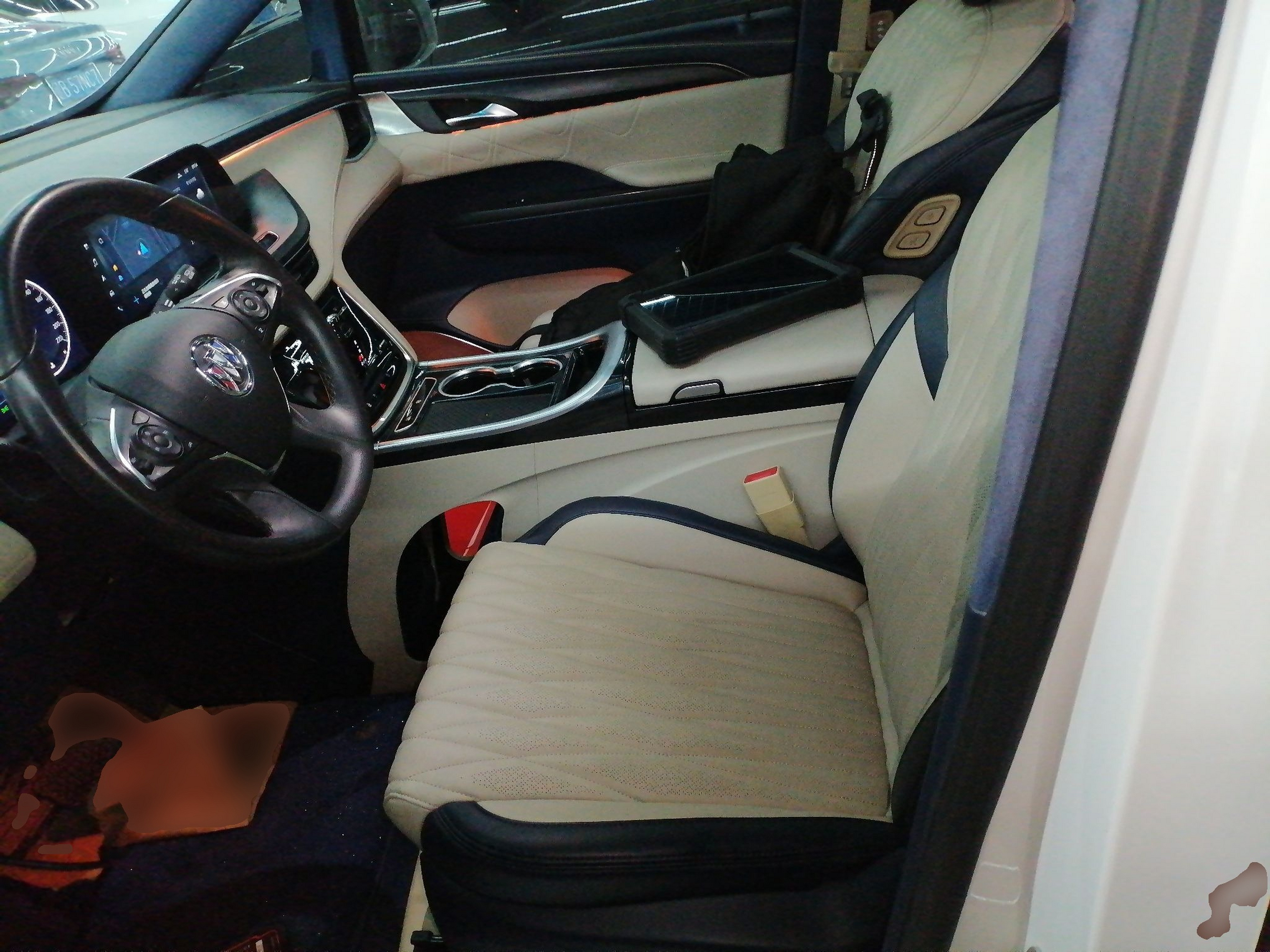 Переднее сиденье в автомобиле