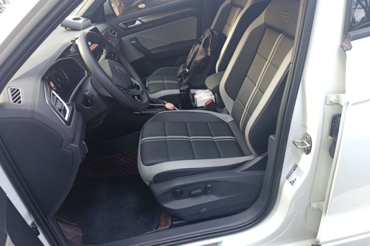 Used Volkswagen T-ROC 2023 300TSI DSG Two-Wheel-Drive Chen Guang Edition
