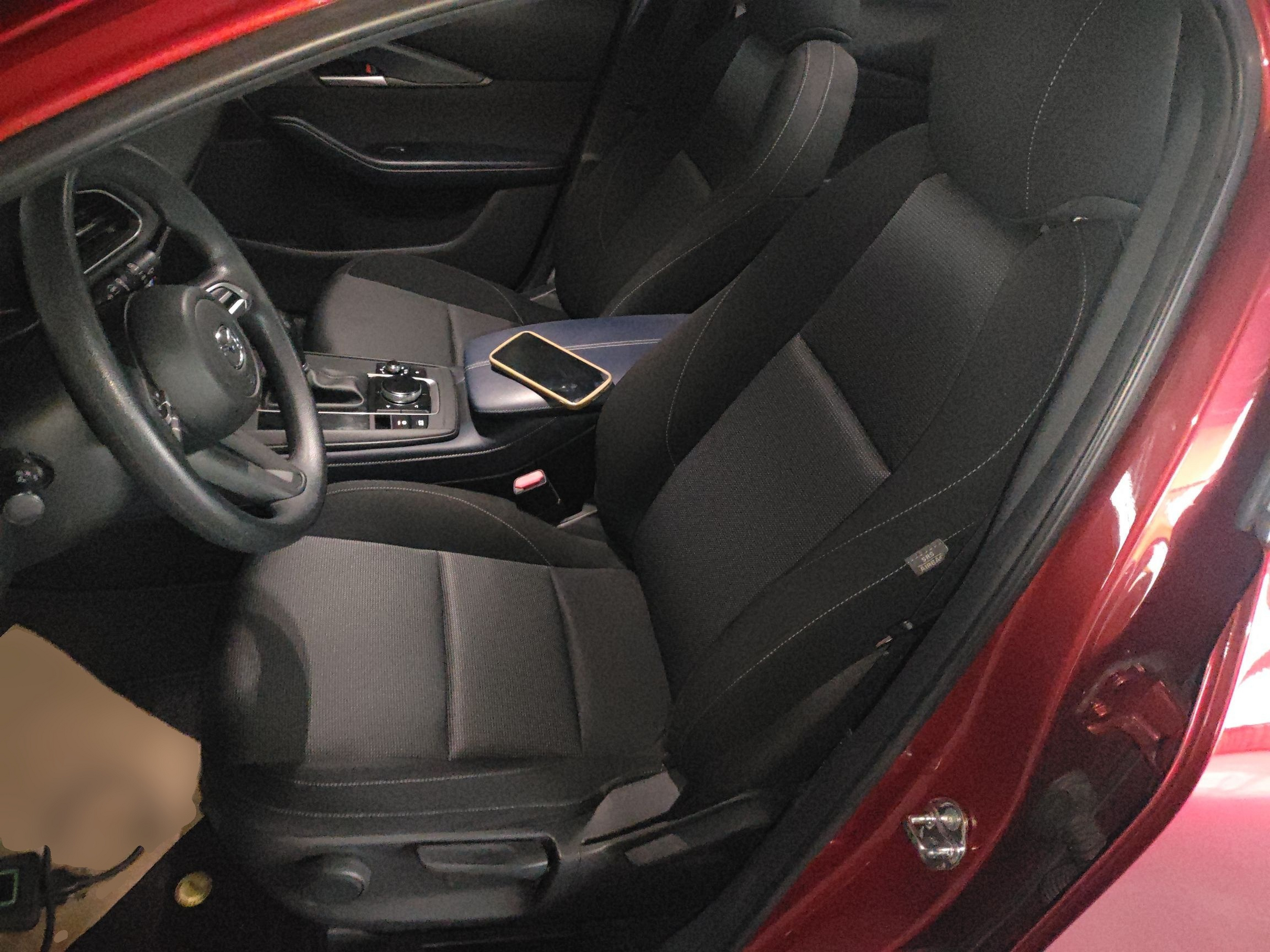 Переднее сиденье в автомобиле