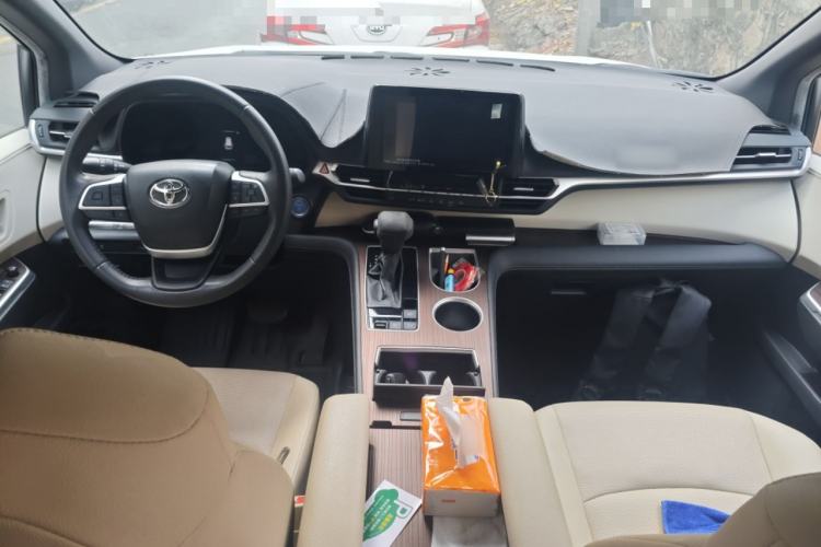 Used Toyota Sienna 2021 2.5L Hybrid Luxury Edition