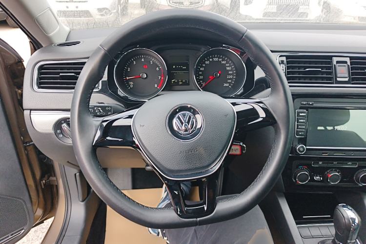 Used Volkswagen Sagitar 2015 1.6L Automatic Comfort Model
