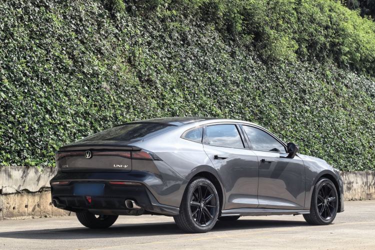 Used Changan UNI-V 2022 1.5T Prestige Version
