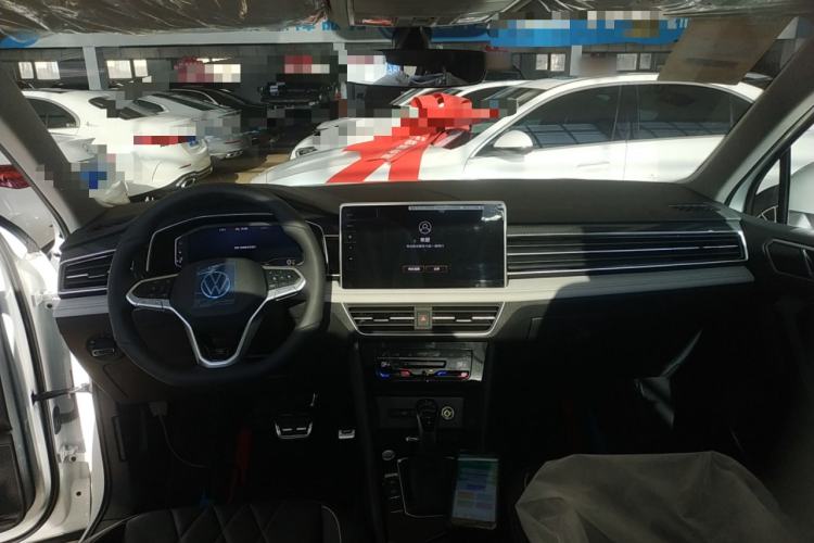 Used Volkswagen Tiguan L 2024 Outstanding Model 330TSI Automatic Two-Wheel Drive R-Line Dragon Glory Edition
