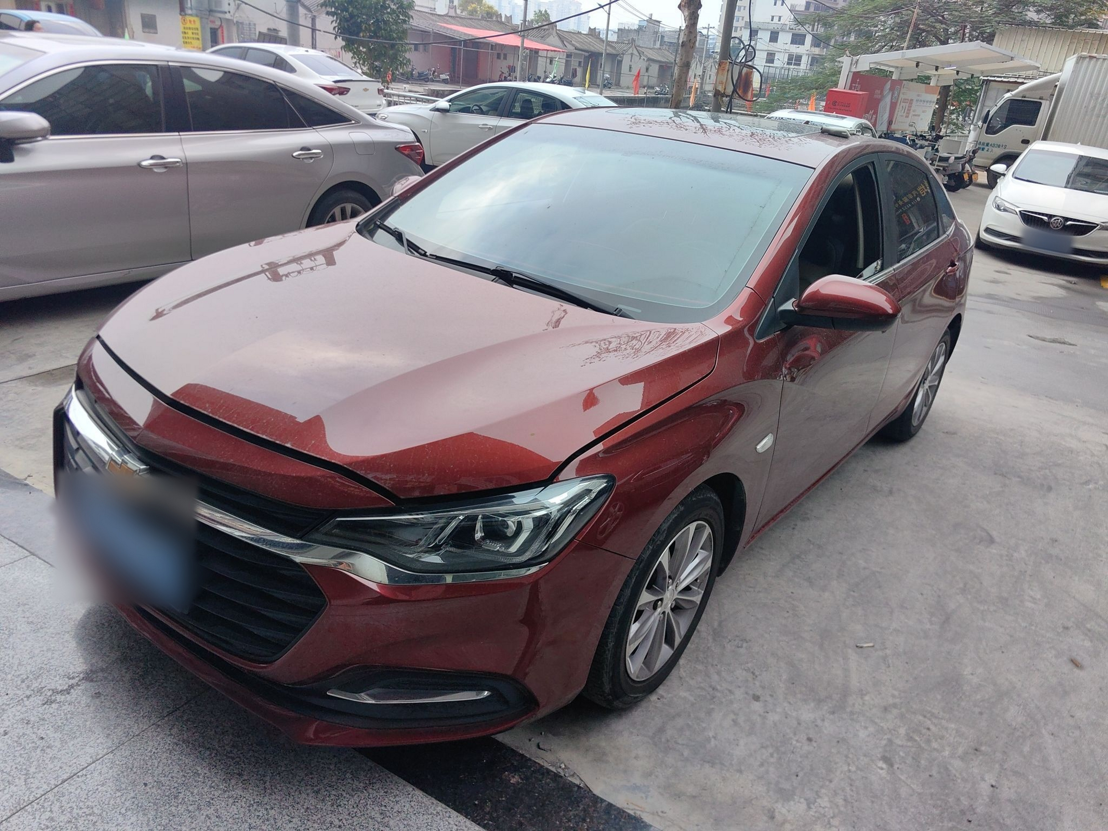 Под передней частью автомобиля