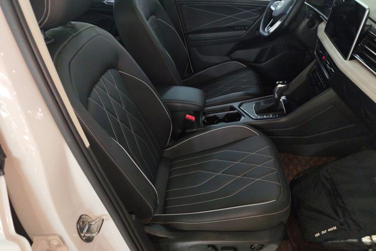 Used Volkswagen Tiguan L 2024 Outstanding Model 330TSI Automatic Two-Wheel Drive R-Line Dragon Glory Edition
