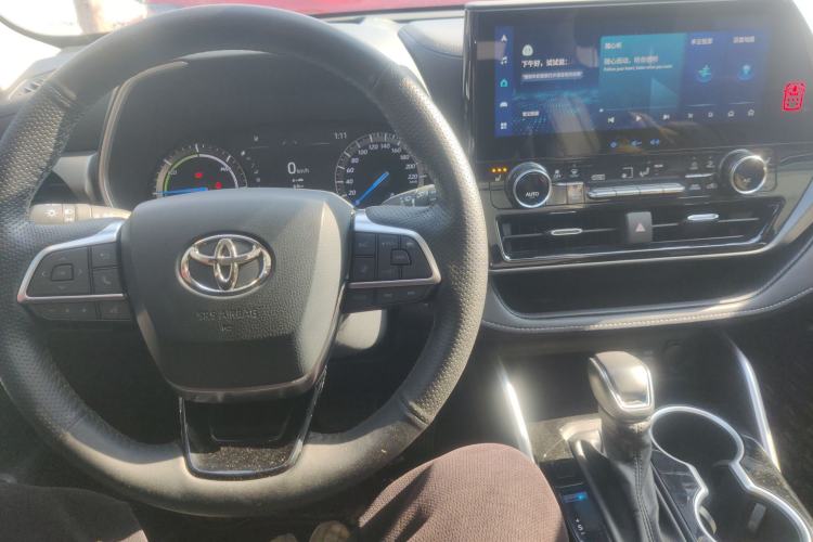 Used Toyota Highlander 2022 Dual-Engine 2.5L Four-Wheel Drive Prestige Version 7 Seats
