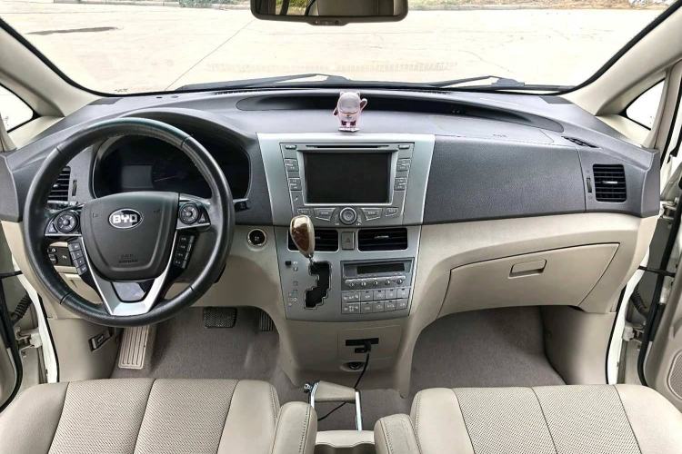 Used BYD M6 2015 2.4L Automatic Prestige Edition
