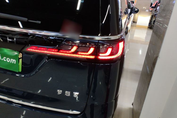 Used VOYAH Dream 2025 PHEV Four-Wheel Drive Prestige Kunpeng Edition
