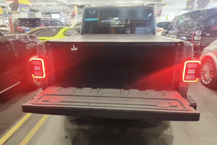 Used  Gladiator 2022 3.6L Pioneer Edition
