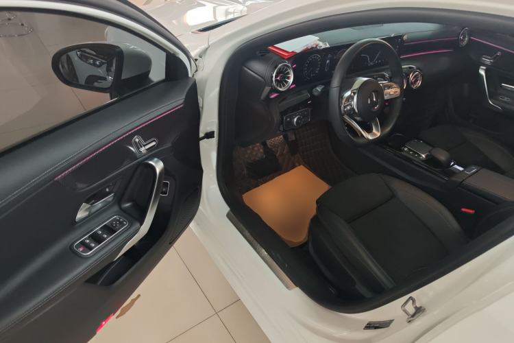 Used Mercedes-Benz A-Class 2022 Second Facelift A 200 L Sport Sedan Fashion Version
