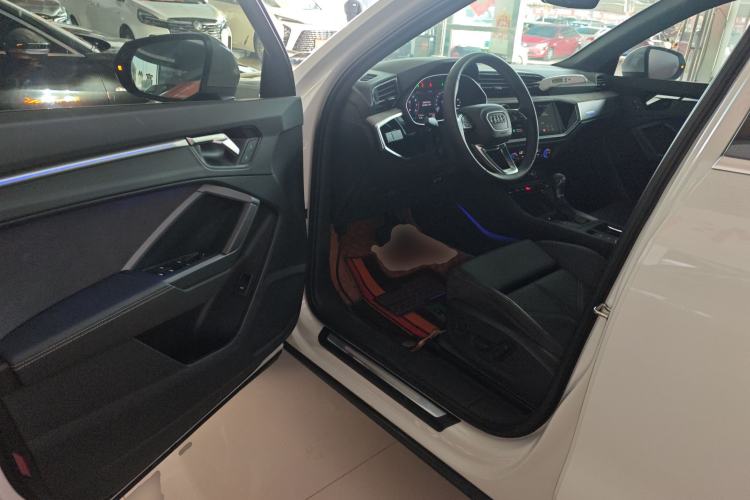 Used Audi Q3 2024 35 TFSI Ambition Dynamic Edition
