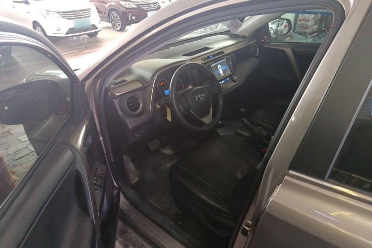 Used Toyota RAV4 2015 2.0L CVT Two-Wheel Drive Fashion Edition