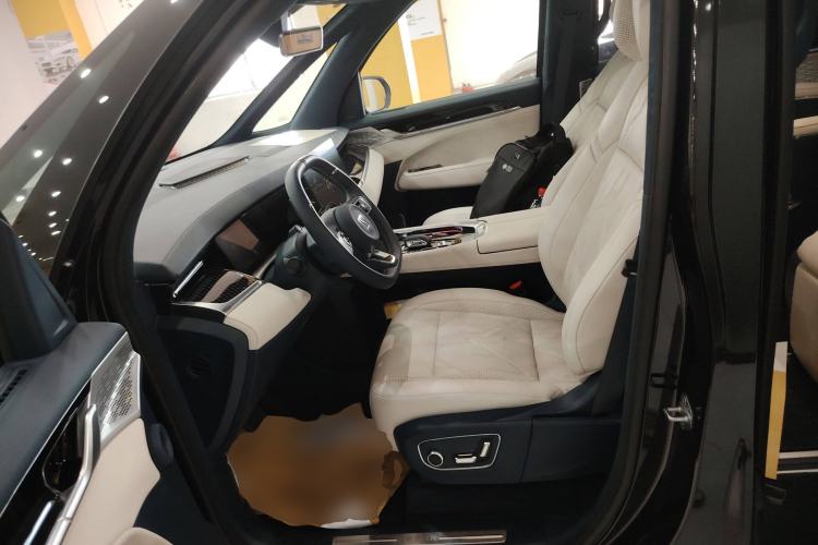 Used Zeekr 009 2024 7-Seater Walk-Through Version Four-Wheel Drive 108 kWh