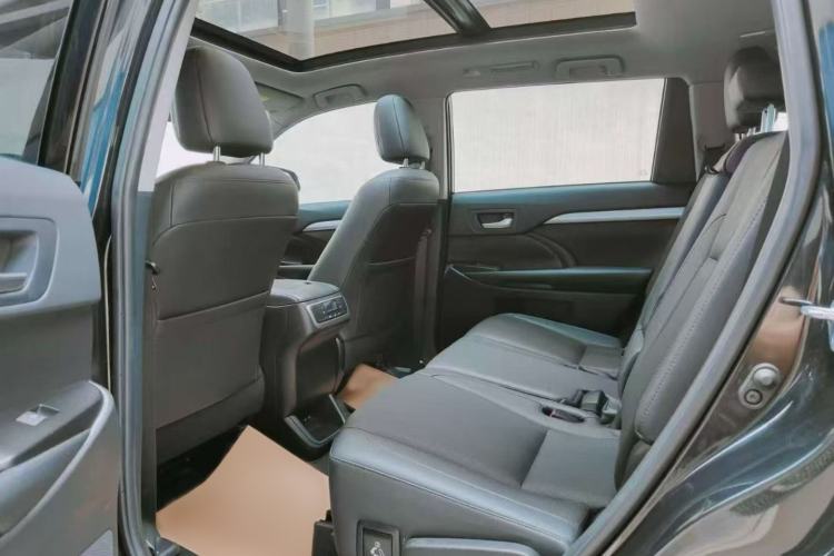 Used Toyota Highlander 2018 2.0T Four-Wheel Drive Luxury Version 7 Seats China VI Standard