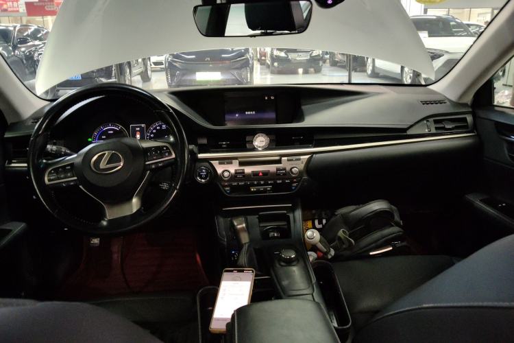 Used Lexus ES 2015 300h Comfort Edition
