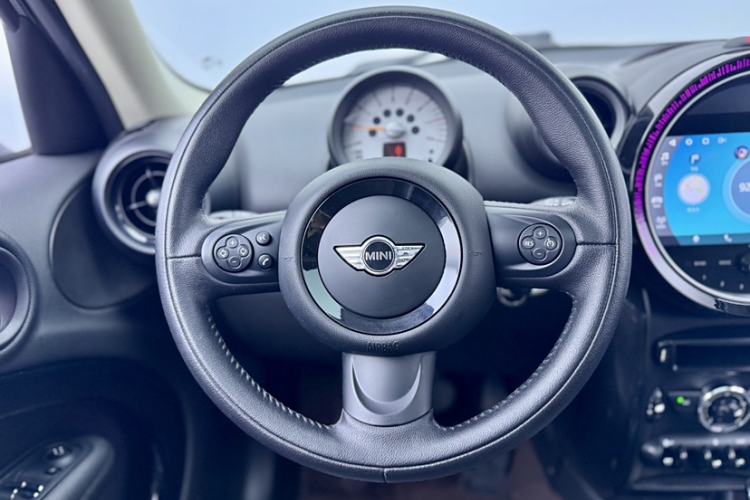 Used  Countryman 2014 1.6L COOPER Fun
