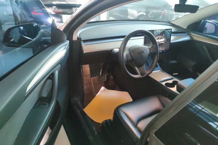 Used Tesla Model Y 2022 Rear-Wheel-Drive Version
