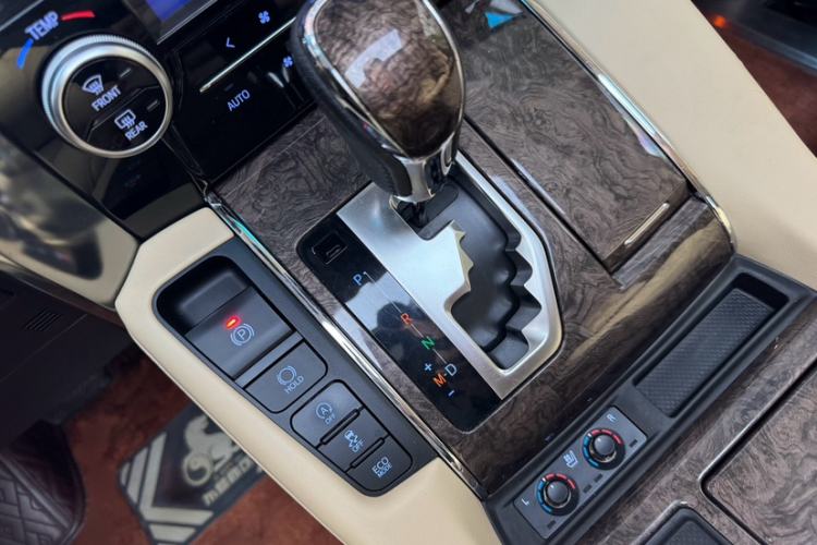 Used Toyota Alphard 2018 Revised Version 3.5L Premium Edition
