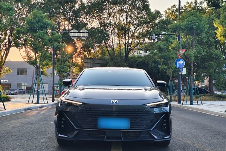 Used Changan UNI-V 2023 1.5T Prestige Model
