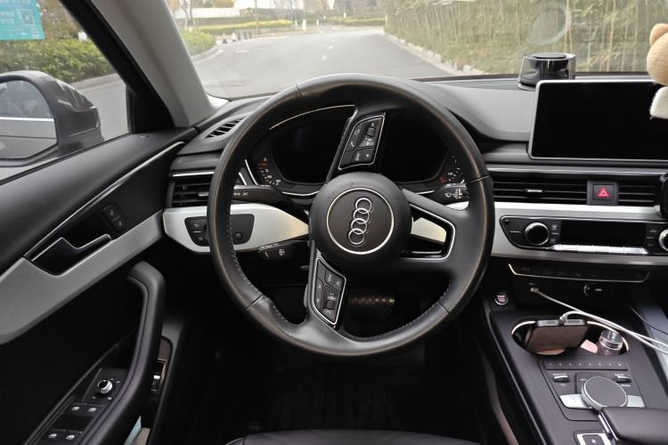 Used Audi A4L 2019 40 TFSI Fashion Edition China VI Emission Standard