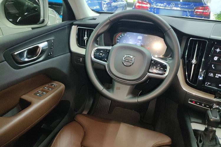 Used Volvo XC60 2021 T5 4x4 Smart Luxury Edition
