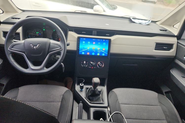 Used Wuling Hongguang PLUS 2019 1.5T Manual Comfort Version 7 Seats
