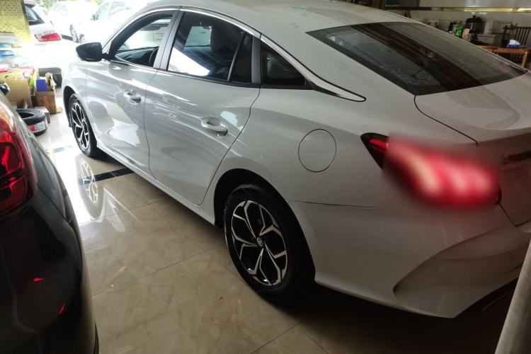 Used MG 5 2022 180 DVVT CVT Youth Luxury Edition
