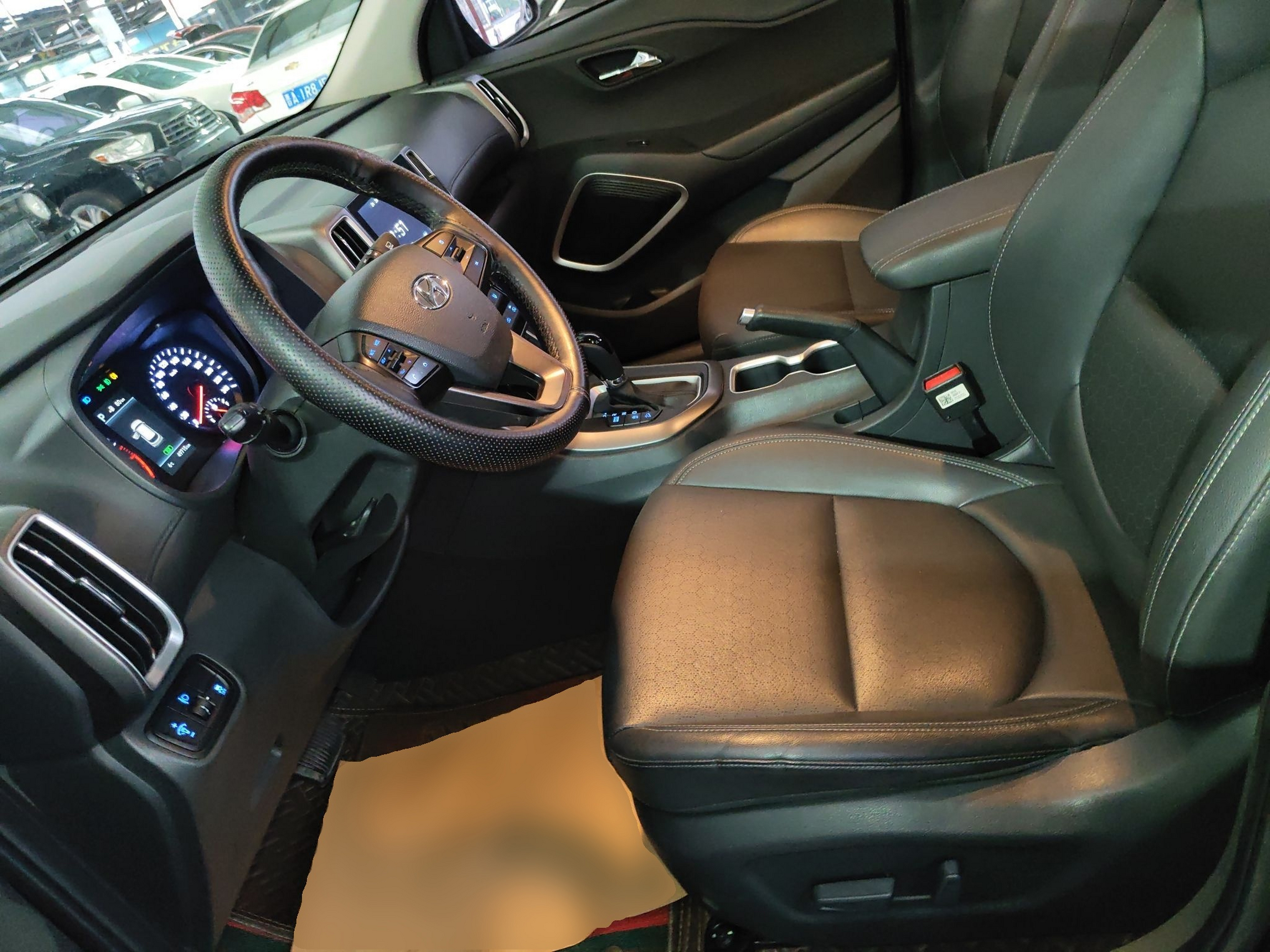 Переднее сиденье в автомобиле